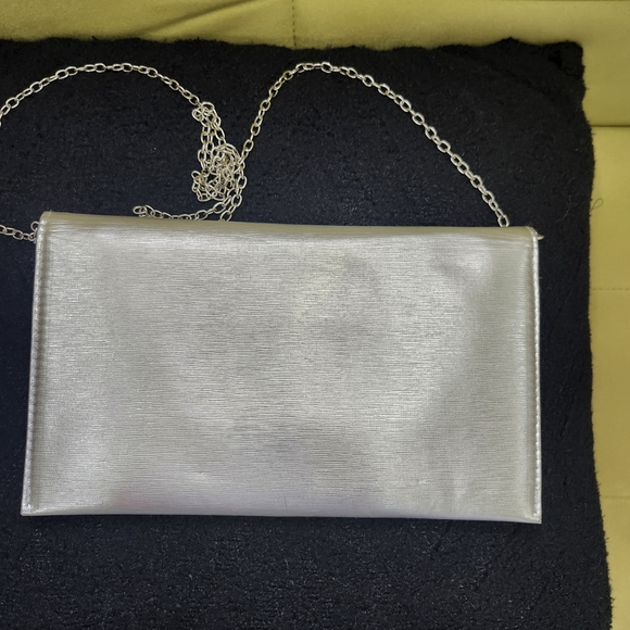Chic Silver Envelope Clutch - Picture 4 of 5